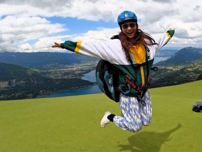 Annecy: Discovery Tandem Paragliding flight - The Peaceful Experience of Paragliding Over Lake Annecy