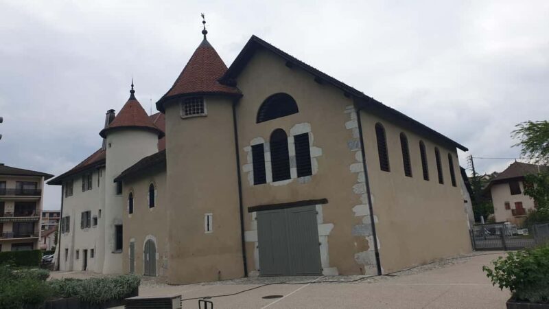 Annecy: enjoy an unforgettable city tour with a native guide - Cost and Booking Flexibility