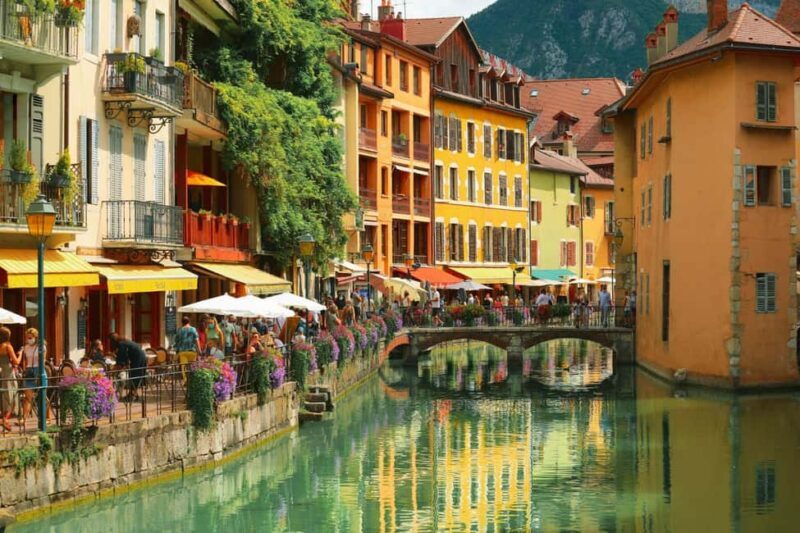 Annecy: Express Walk with a Local in 60 minutes - Small Group Walk with a Local in Annecy