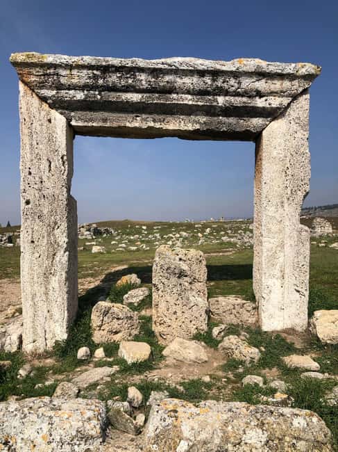 Antalya: Pamukkale & Kaklk Cave Guided Day Trip with Lunch - Exploring Hierapolis: The Ancient Roman City