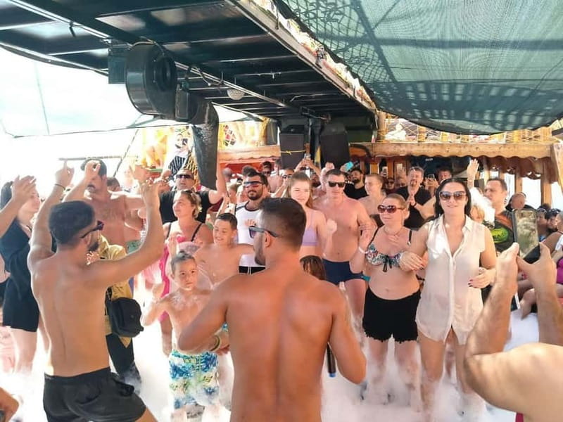 Antalya Pirate Boat: Düden elalesi, Swim & Foam Party - Scenic Cruise Along the Turkish Riviera