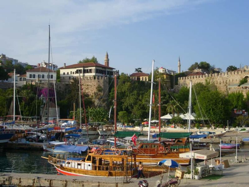 Antalya: Sightseeing Tour with Kaleici and Hadrian Gate - Discovering the Broken Minaret and Other Landmarks