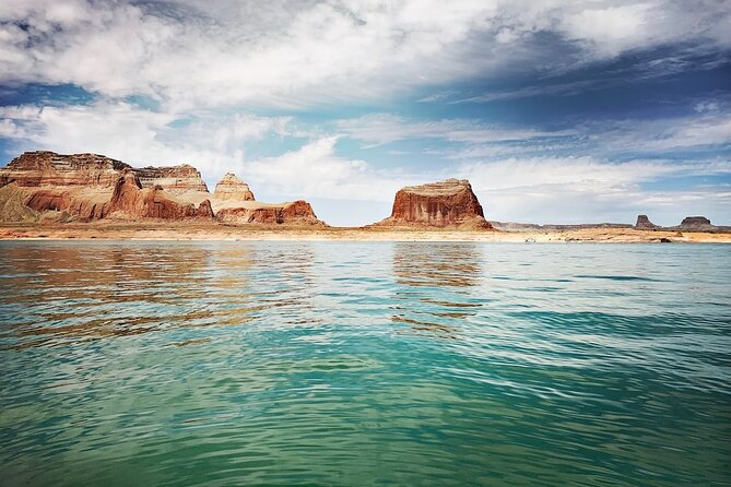 Antelope Canyon, Horseshoe Bend & Lake Powell Tour with Lunch - Lake Powell Overlook: A Brief but Iconic Photo Stop