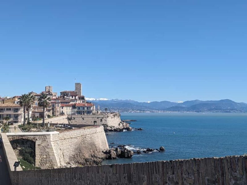 Antibes: 2 hour walking tour in the old town - Exploring the Vibrant Market and the Safranier Neighborhood