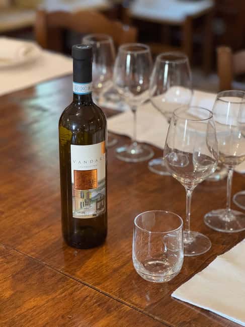 Antica Masseria Venditti: guided visit to the winery with wine tasting - Local Farmhouse Lunch with Donna Lorenza