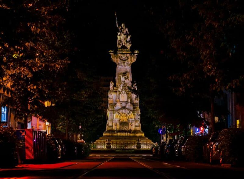 Antwerp Bike Tours Pop-Up: Christmas Bike Tour + Hot Drink - Starting at the Illuminated Streets of Antwerp