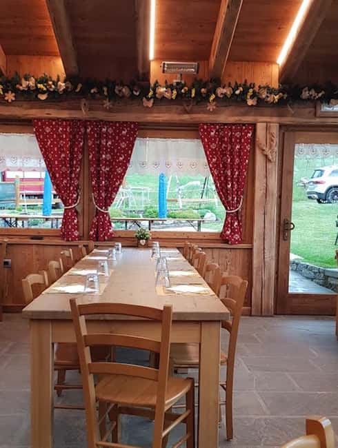 Aosta Valley: typical Aosta Valley lunch at a mountain hut in Torgnon - The Atmosphere of the Mountain Refuge