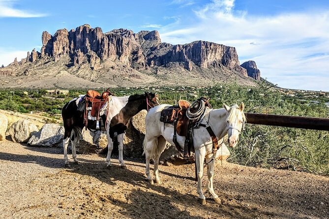 Apache Trail with Dolly Steamboat - Lunch and the Charm of Tortilla Flat