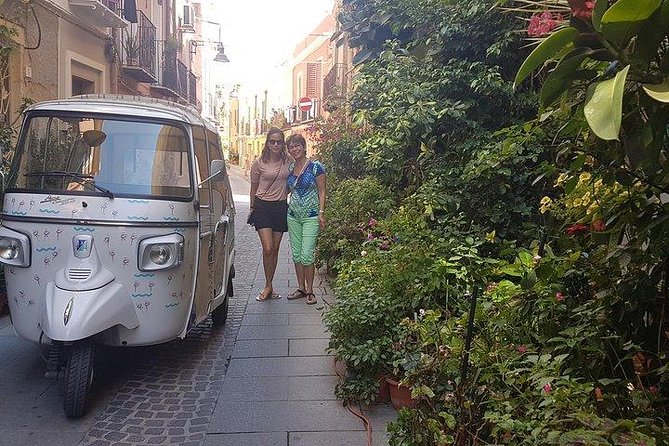 Apelisetta tuk tuk: 1 tour of Cagliari - Crossing Poetto Beach in Style