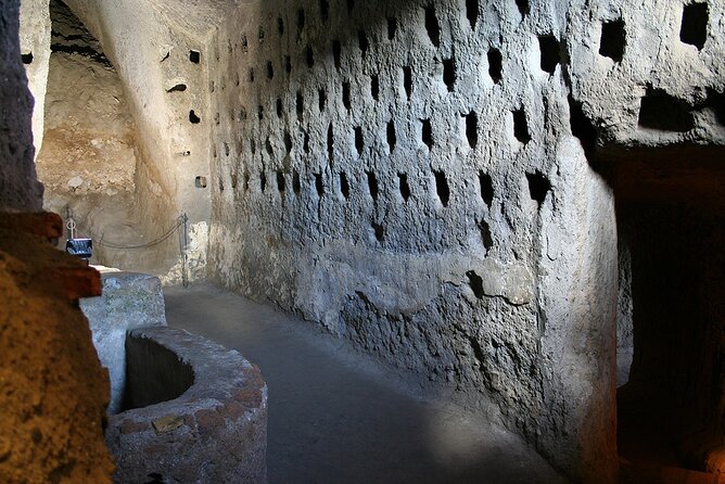 Aperitif in front of the Duomo and Orvieto Underground Caves tour - Practicalities and Group Size