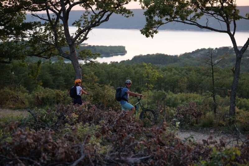 Apero Sunset over the lake: Guided electric scooter rides - Scenic Views of Lake Sainte-Croix and Surroundings