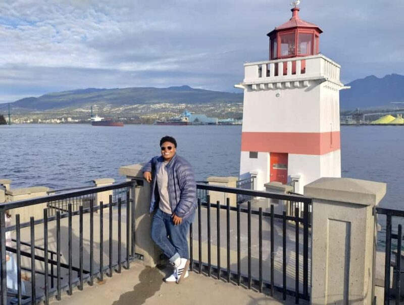 Aquarium & StanleyPark+20 Gem Spots+City/Vip Car+Small Group - The Panoramic Views of Lions Gate Bridge from Multiple Angles