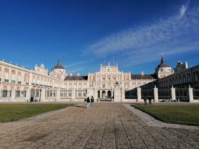 Aranjuez: City and Gardens Guided Walking Tour - Discovering the Beauty of Princes Garden