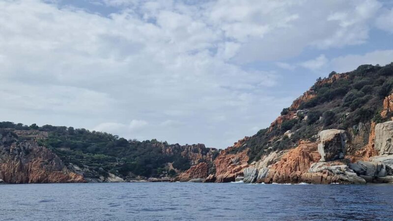 Arbatax: Aperitif with boat tour to Isola dell'Ogliastra - Sunset Aperitif with Sardinian Delights and Wine