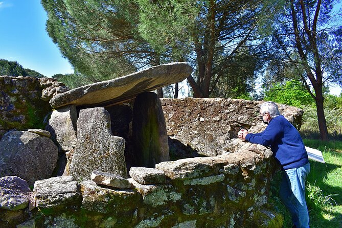 Archaeological Circuit of Fiais/Azenha and Cova da Moira - Exploring the Penedo da Víbora and Its Role in Ancient Traditions