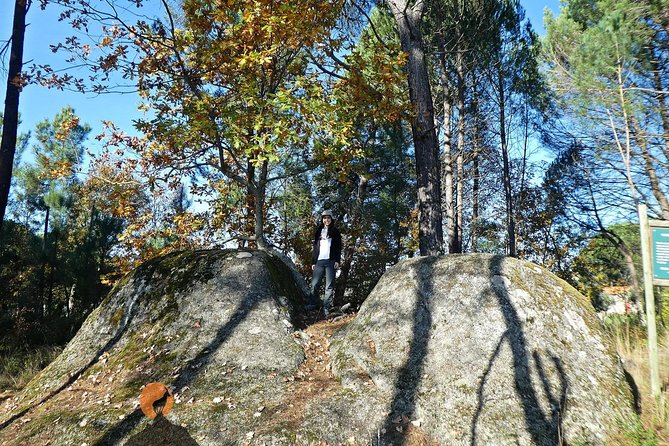 Archaeological Circuit of Fiais/Azenha and Cova da Moira - Discovering Moiras Grave at Rua Cova da Moira