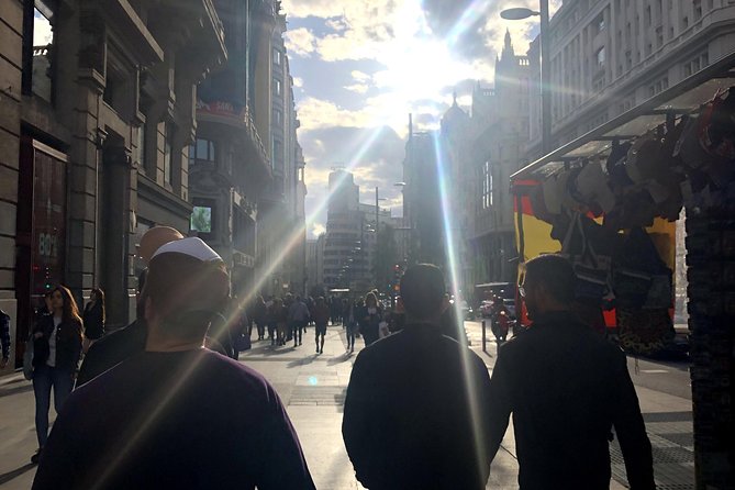 Architecture tour Gran Vía from its best rooftops 20thC - The 1933 Edificio Carrion and Plaza del Callao Neons