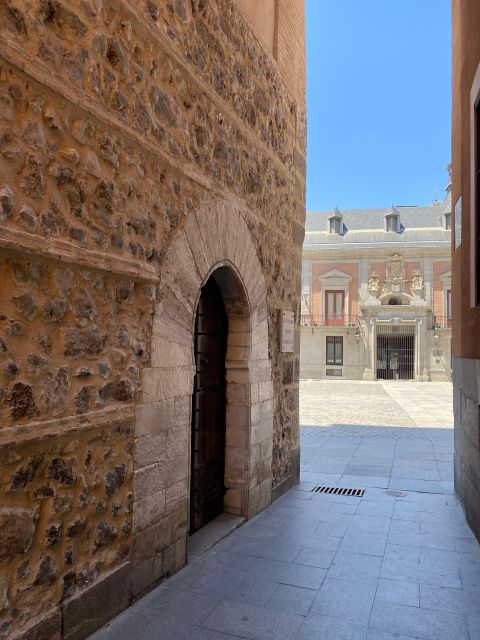 Architecture Tour: Old Historic Madrid with an architect - Inside and Outside the Royal Palace