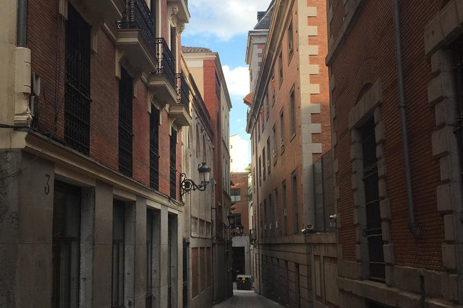 Architour through Lavapiés and Rastro with an architect - The Heart of Lavapiés: Plaza Lavapies