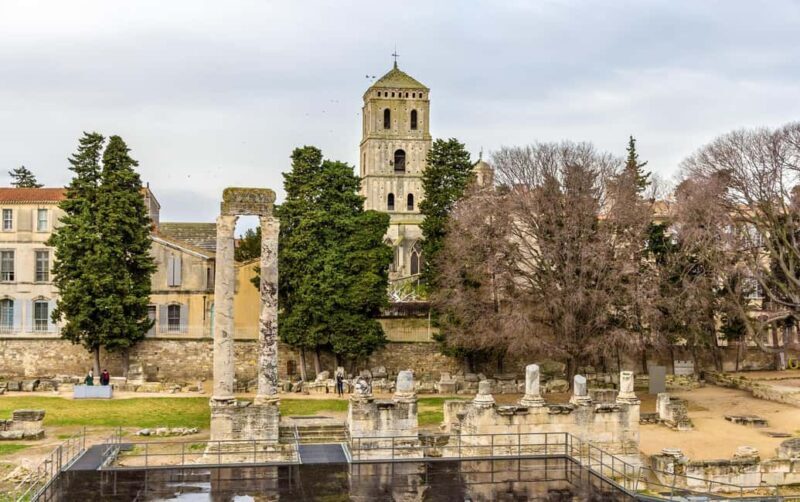 Arles: Private 2-Hour Intro City Walk with Local Guide - Practical Details: Meeting Point and Group Size