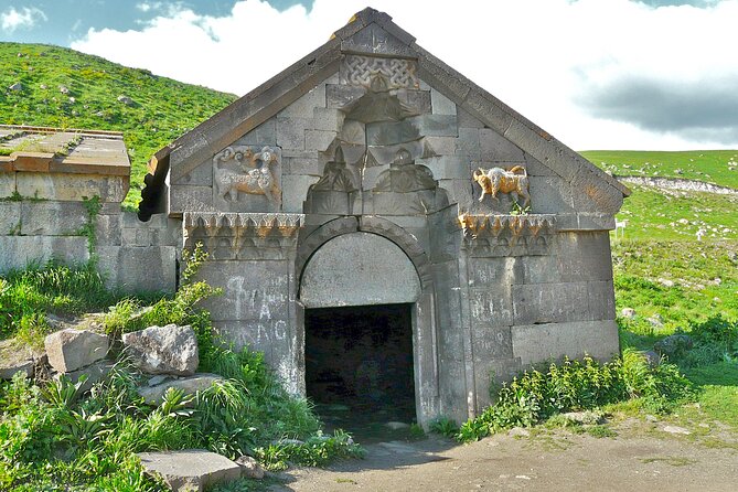 Armenia Sightseeing Tour with Cheese and Wine Tasting Experience - Exploring Selim Caravanserai and Mountain Passes