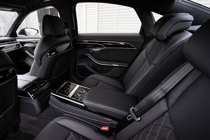 Arrival Genoa GOA Airport to Genoa,Savona or Portofino by Minivan - Flexible Timing with 60 Minutes of Waiting Time