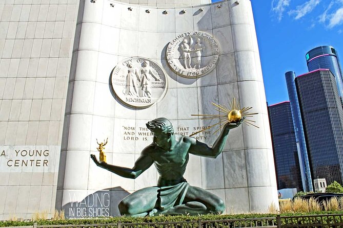 Arrival Private Transfer: Detroit Airport DTW to Detroit in Luxury SUV - Seamless Airport Pick-up in Detroit