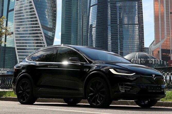 Arrival Private Transfer from Las Vegas Airport to Las Vegas by electric vehicle - Smooth Start in Las Vegas with a Private Tesla Transfer