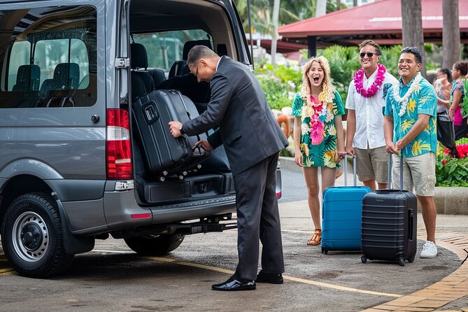 Arrival - Private Transfer Honolulu Airport to Waikiki Hotel - The Experience of the Driver: Friendly, Communicative, and Reliable