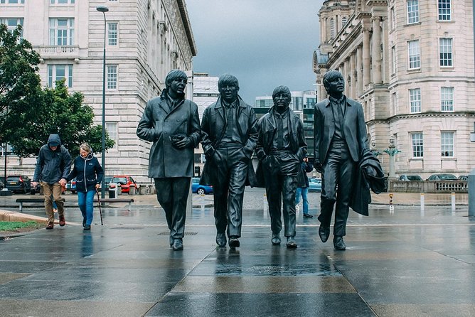 Arrival Private Transfer: Manchester Airport MAN to Liverpool in Business Car - Booking in Advance for Peace of Mind