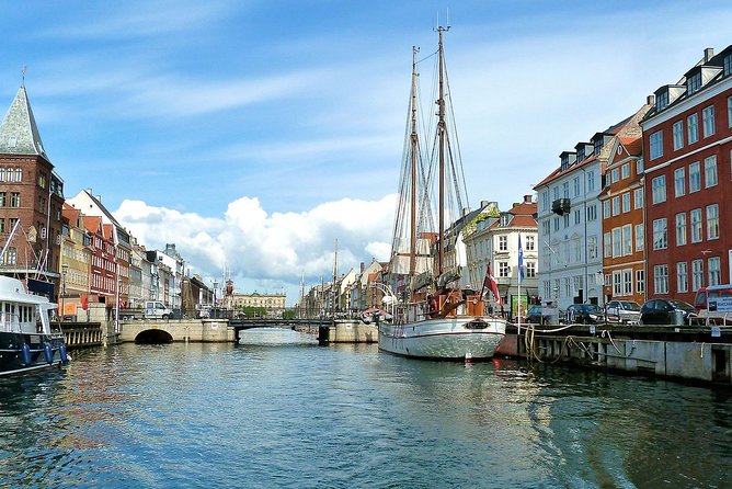 Arrival Transfer: Airport CPH to Copenhagen by Luxury Van - How the Copenhagen Airport Meet-and-Greet Works