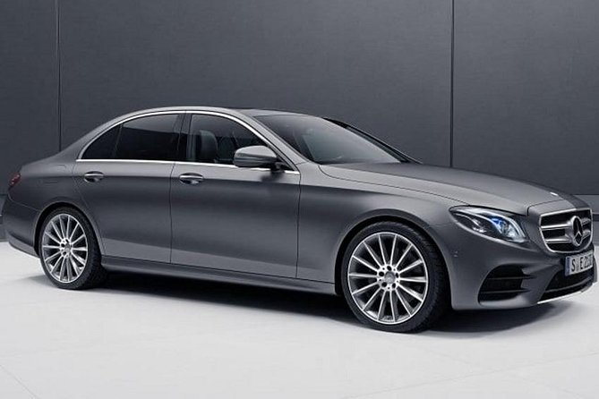 Arrival Transfer: Airport HAM to Hamburg by Business Car - Efficient and Hassle-Free Arrival Transfer from Hamburg Airport in a Business Car