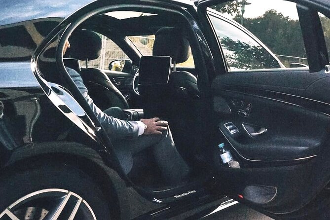 Arrival Transfer: Lisbon Airport LIS to Lisbon in Business Car - Arrival Transfer from Lisbon Airport to the City Center in Style and Comfort