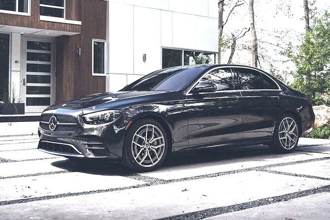 Arrival Transfer: Lisbon Airport LIS to Lisbon in Business Car - Key Points