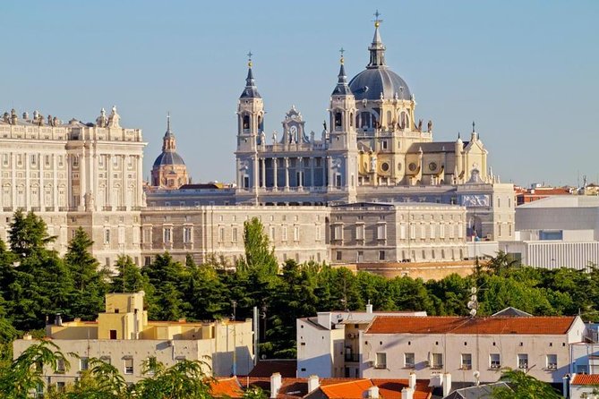 Arrival Transfer: Madrid Airport MAD to Madrid in Business Car - What Makes This Madrid Airport Transfer Stand Out