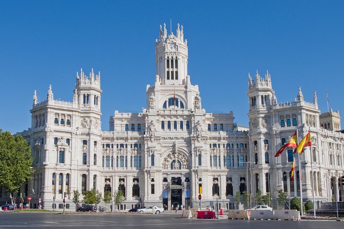 Arrival Transfer: Madrid Airport MAD to Madrid in Business Car - Booking and Flexibility