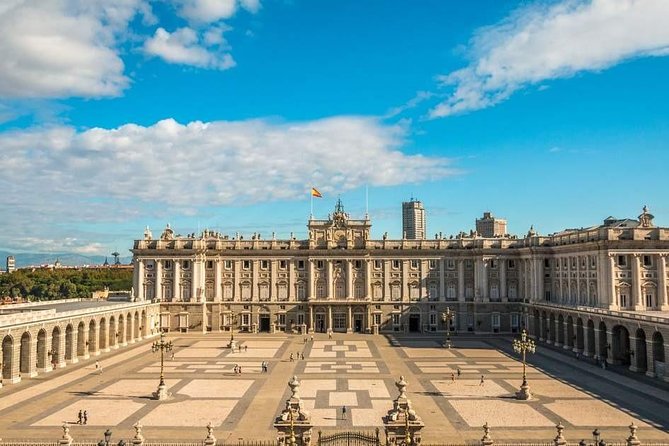 Arrival Transfer: Madrid Airport MAD to Madrid in Business Car - The Practicality of Flat-Rate Pricing