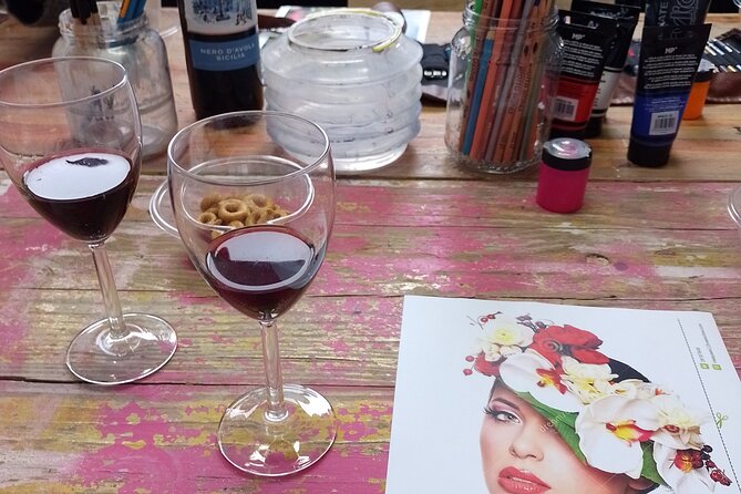 Art worshop with aperitif in Naples - Experience Level and Group Size