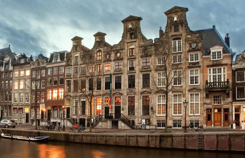 Art Zoo Museum: Art meets nature in a 17th-Century House - Key Points