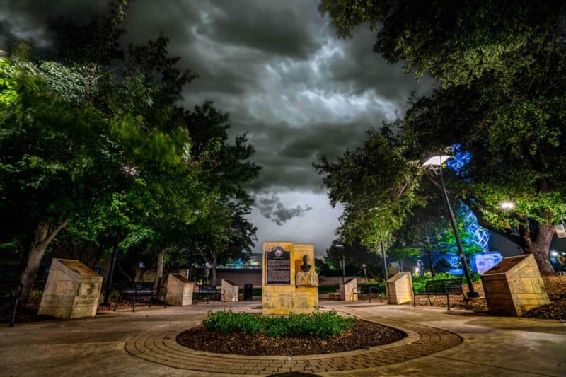 Ashes and Apparitions: The Accursed Arlington Ghost Tour - The Guide’s Style and Local Expertise