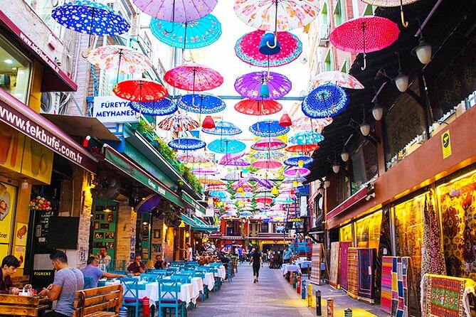 Asian Side of Istanbul: Uskudar and Kadikoy Full Day Walking Tour - The Guide and Tour Experience