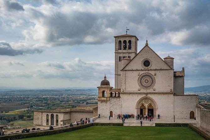 Assisi and Cascia (St. Francis, St. Claire and St. Rita) Private Tour from Rome. - Assisi’s Basilica of San Francesco and Its Artistic Significance