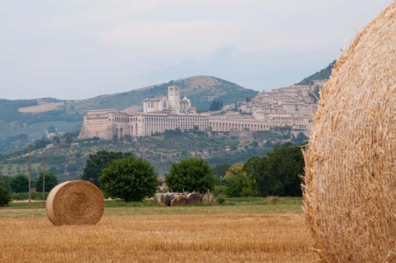 Assisi city tour in Portuguese - Starting Point at Basilica of Santa Chiara
