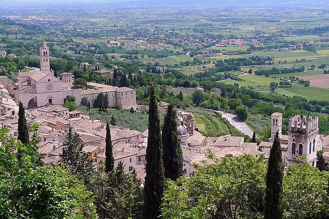 Assisi - Historic walking tour - Ending at Porta Nuova, a Historic City Gate