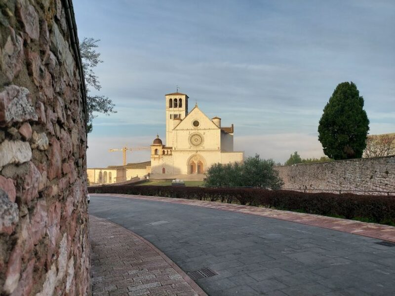 Assisi: Private Guided Tour of the Basilica of Saint Francis - The Bright, Gothic Upper Church