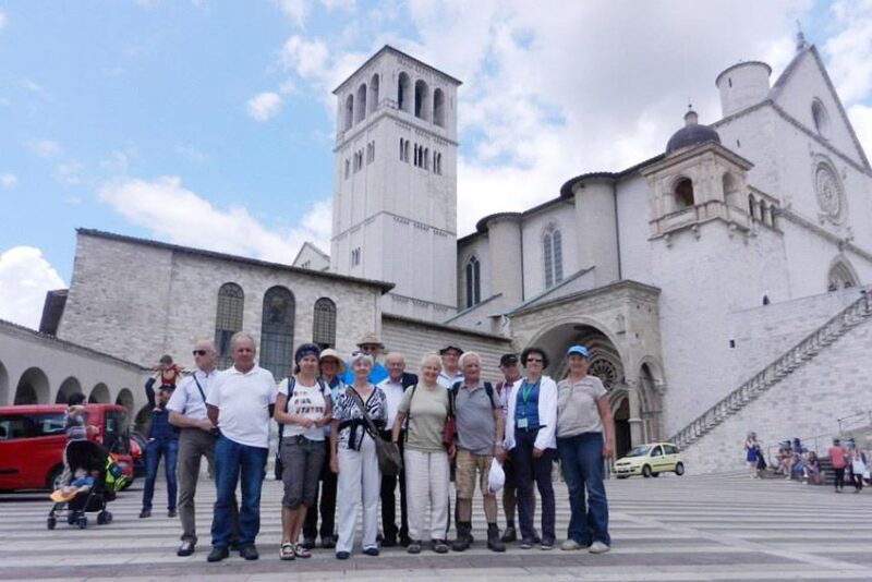 Assisi: Private Walking Tour with St. Francis Basilica - Walking the Streets to the Temple of Minerva
