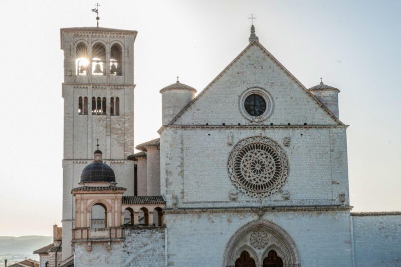 Assisi: Walk in the footsteps of St Francis and Carlo Acutis - Exploring the Basilica of Saint Francis Artistic Treasures