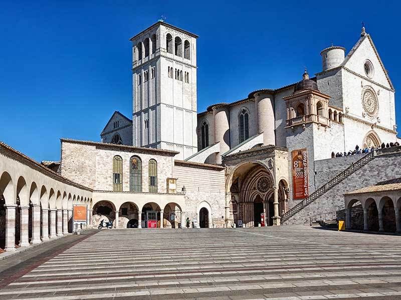 Assisi: Walking Tour with St. Francis Basilica Visit - Inside the Saint Francis Basilica: Art and Architecture