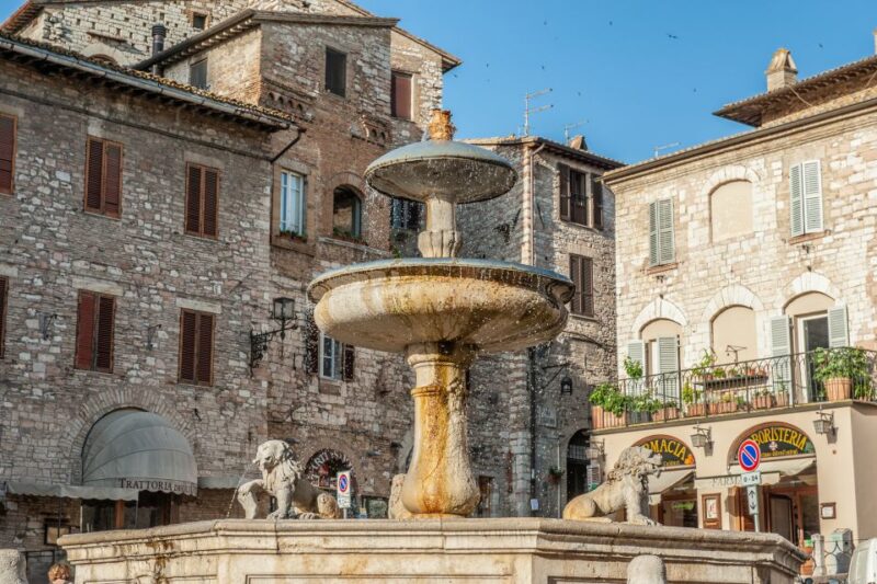 Assisi: Walking Tour with St. Francis Basilica Visit - Logistics and Group Size