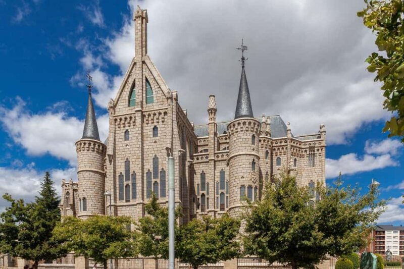 Astorga: Episcopal Palace Ticket & Digital Tour - Key Points